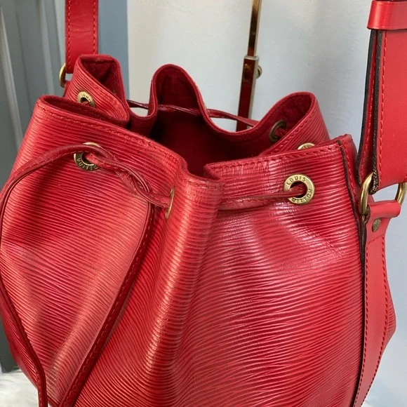 ❌SOLD❌1996 authentic red Epi leather Petit Noe bucket bag - Picture 9 of 17